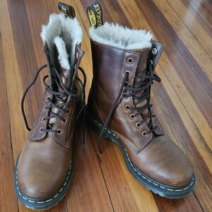 Brown Dr. Martens Serena Faux Fur Lined Lace Up Boots Size 9
